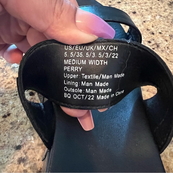 Kenneth Cole Perry Wedge Sandals. Size 5.5 - Picture 7 of 8